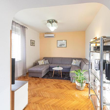 Lovely Apartment In Kastel Kambelovac With Wifi Каштела Екстер'єр фото