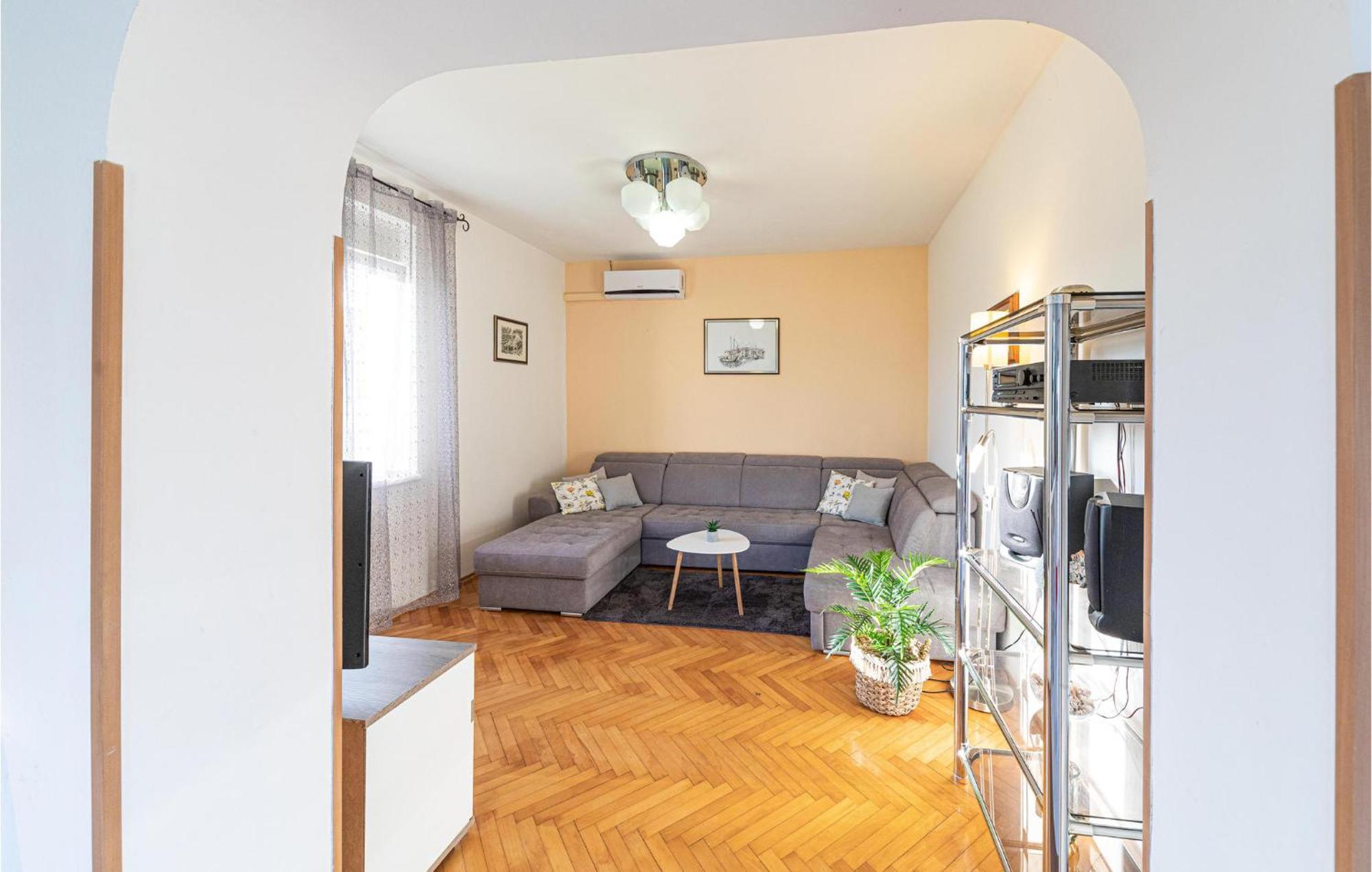 Lovely Apartment In Kastel Kambelovac With Wifi Каштела Екстер'єр фото
