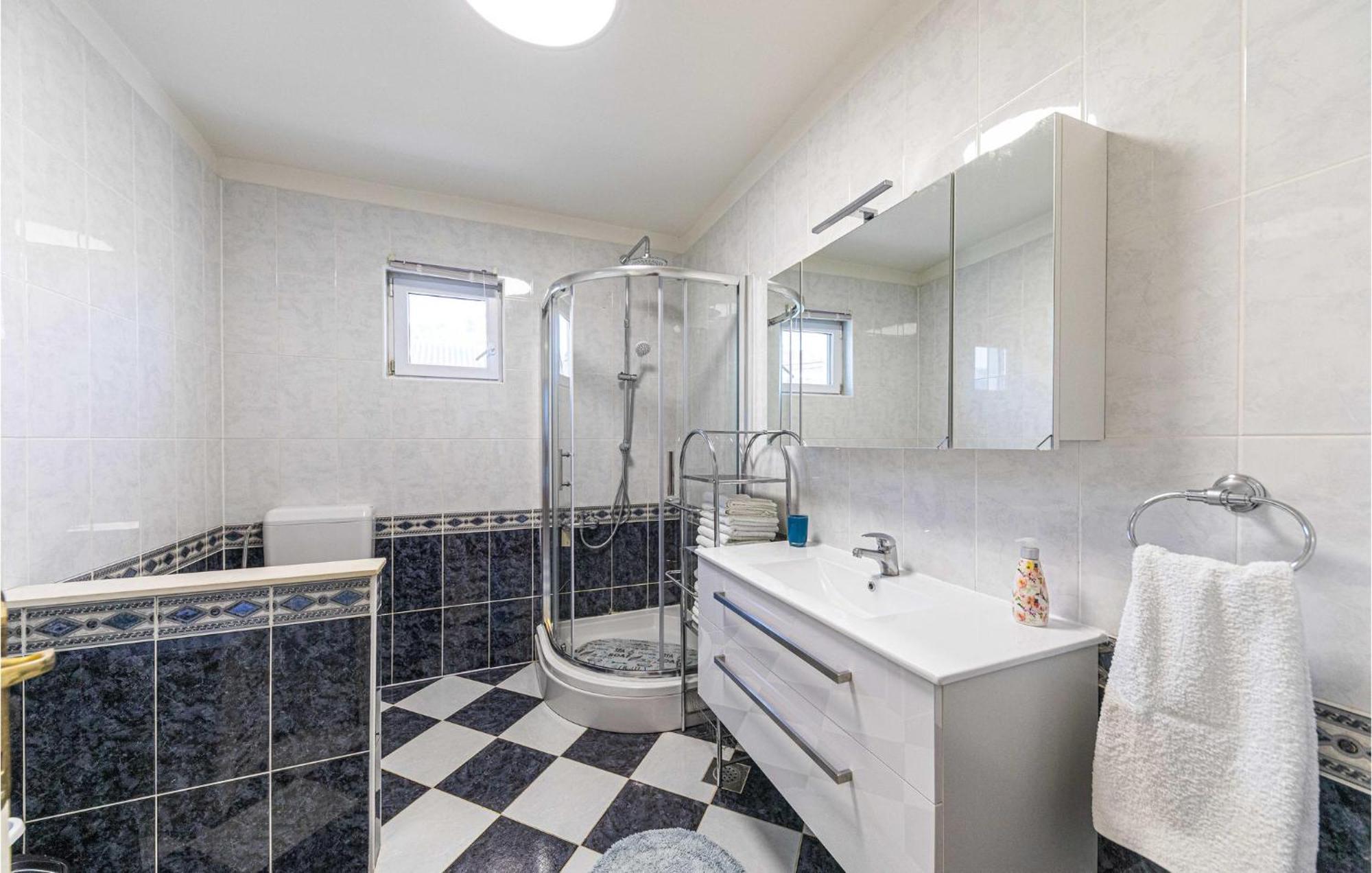 Lovely Apartment In Kastel Kambelovac With Wifi Каштела Екстер'єр фото