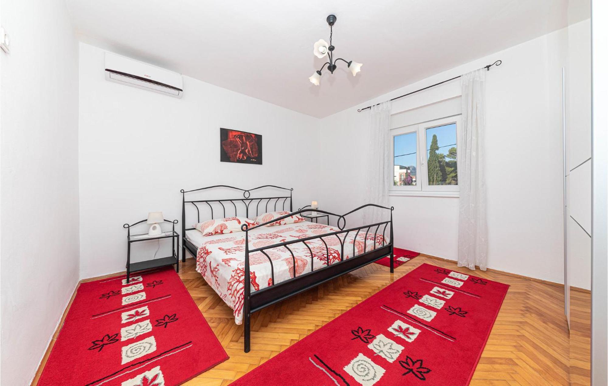 Lovely Apartment In Kastel Kambelovac With Wifi Каштела Екстер'єр фото