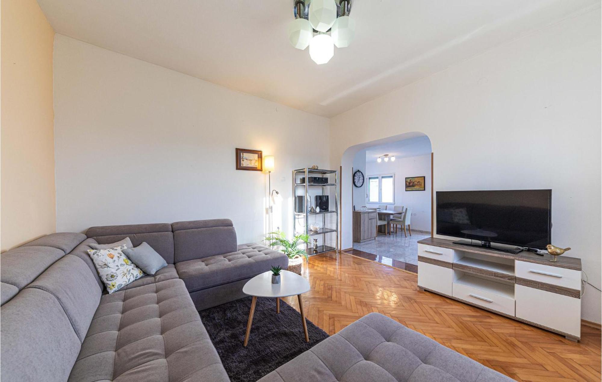 Lovely Apartment In Kastel Kambelovac With Wifi Каштела Екстер'єр фото