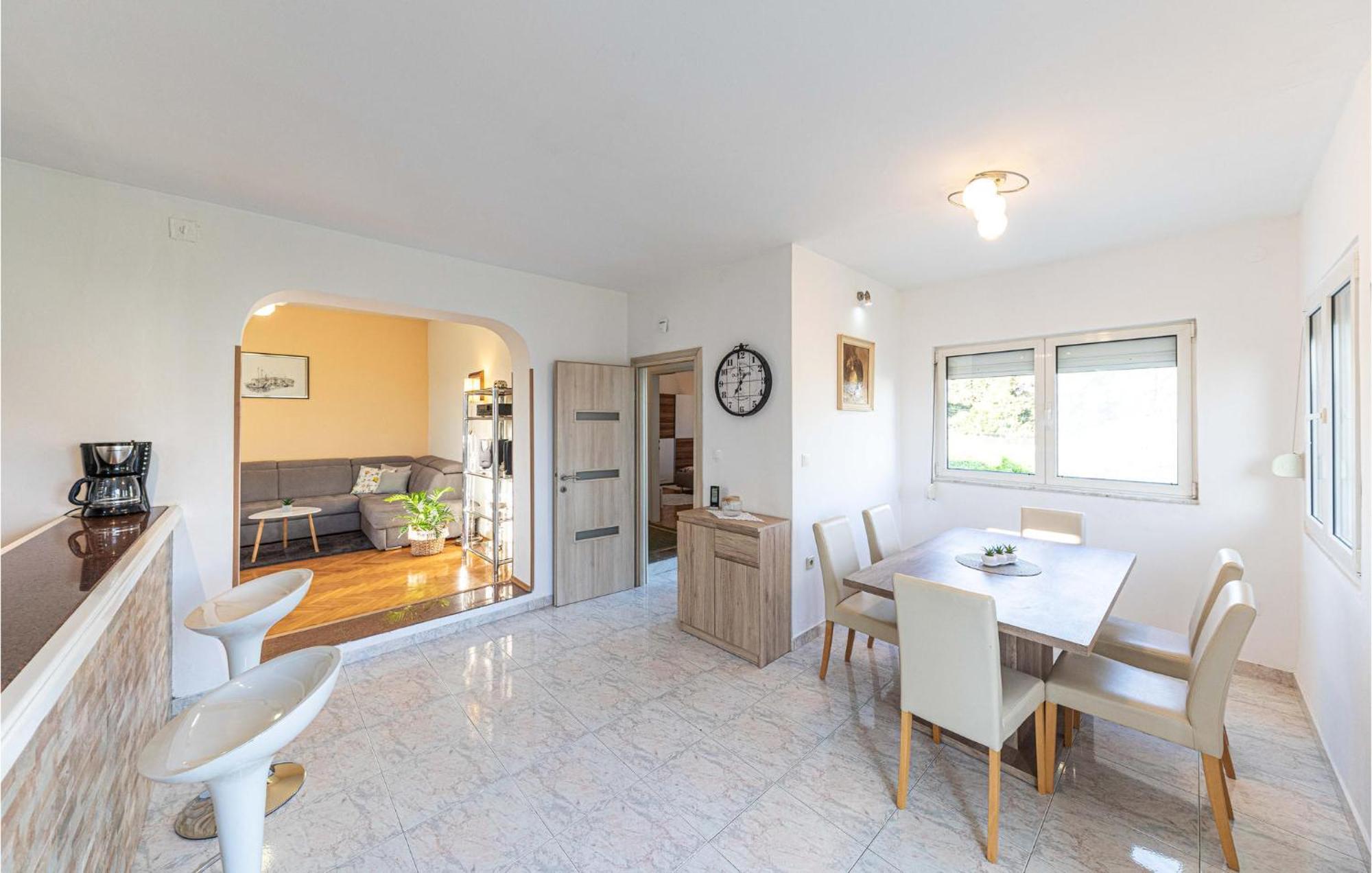 Lovely Apartment In Kastel Kambelovac With Wifi Каштела Екстер'єр фото