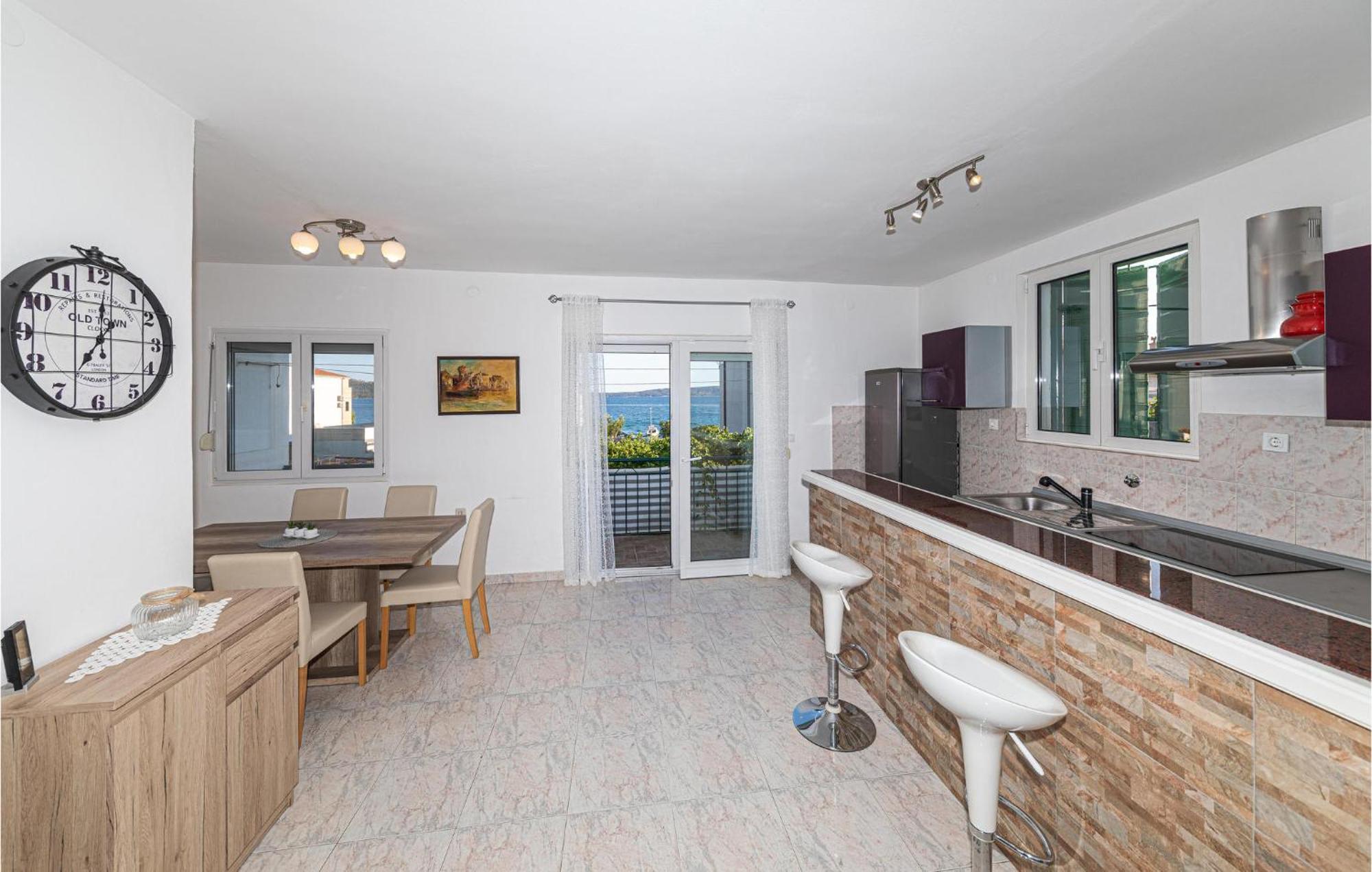 Lovely Apartment In Kastel Kambelovac With Wifi Каштела Екстер'єр фото