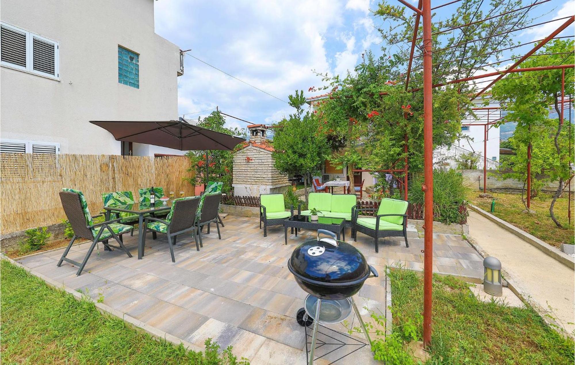 Lovely Apartment In Kastel Kambelovac With Wifi Каштела Екстер'єр фото