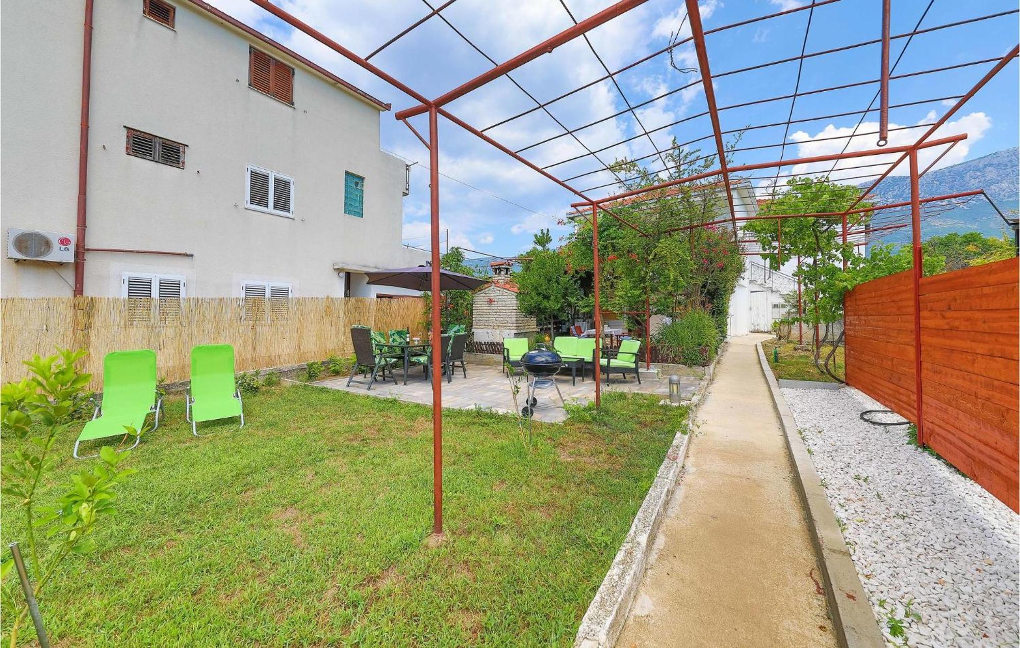 Lovely Apartment In Kastel Kambelovac With Wifi Каштела Екстер'єр фото